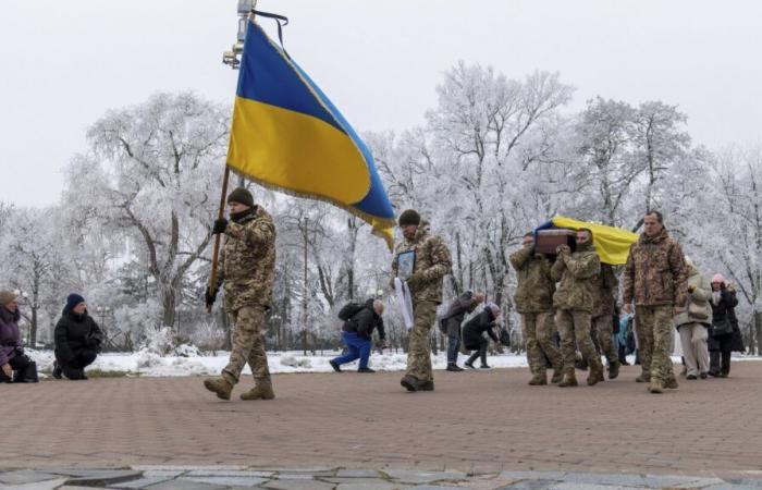 La Casa Blanca presiona a Ucrania para que reclute a jóvenes de 18 años para que tengan suficientes tropas para luchar contra Rusia