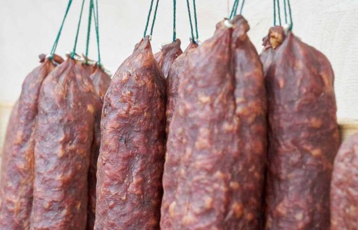 Retiran calendarios de Adviento de salchichas por riesgo de listeria