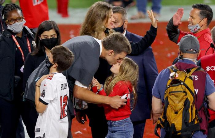 Se informa que Tom Brady pasará el Día de Acción de Gracias solo mientras su ex embarazada Gisele viaja con niños