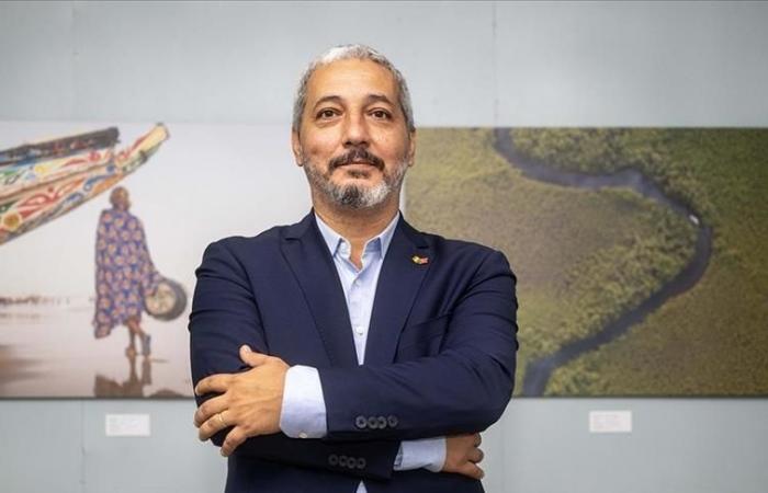 Las obras del fotoperiodista Cem Ozdel expuestas en el marco de la Bienal de Dakar.