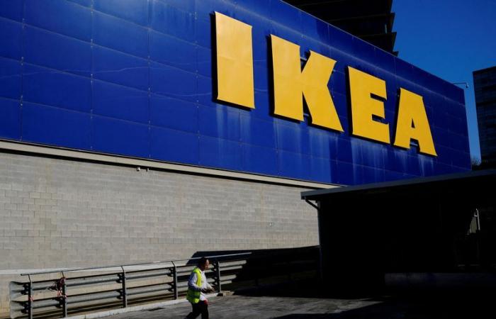 El mayor minorista IKEA sufre una caída en sus ganancias debido a que los recortes de precios arrastran las ventas