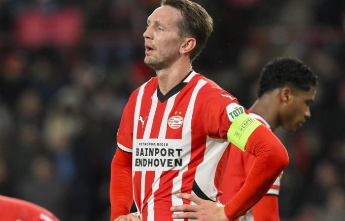 Gol tardío del PSV contra diez del Shakhtar (1-2) • Gakpo marca contra el Madrid