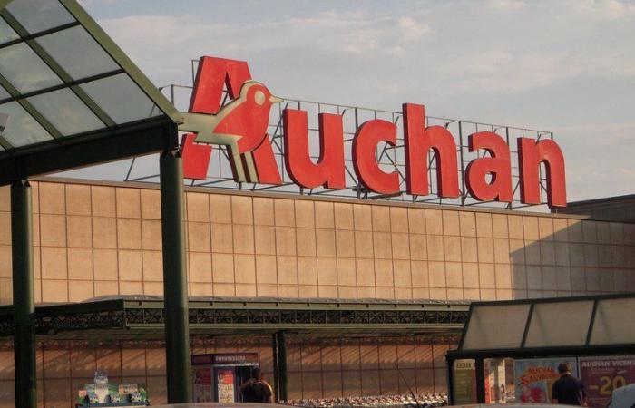 “Gracias, adiós”: tras 40 años de carrera en Auchan, recibe una medalla… tras ser despedida