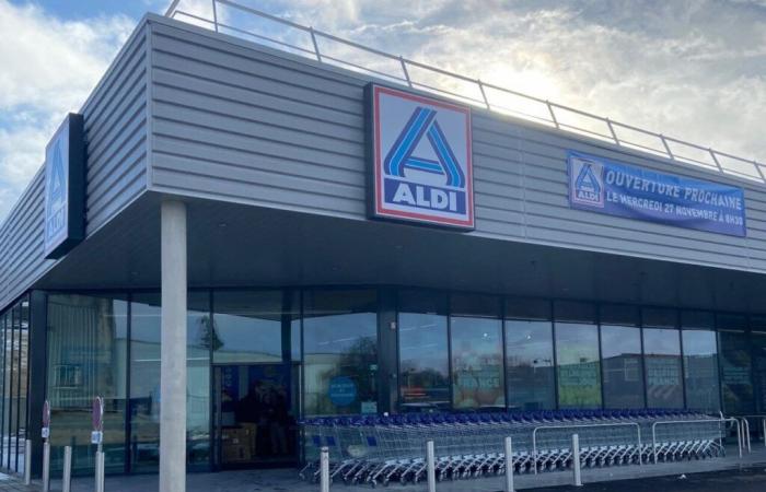 La tienda Aldi reabre al público tras ser incendiada durante la violencia urbana