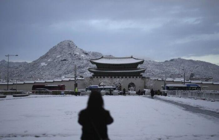 La mayor tormenta de nieve de noviembre en medio siglo azota Seúl y suspende los vuelos