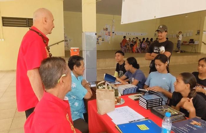 La feria del libro “descentralizada” de las Marquesas acoge a decenas de escolares