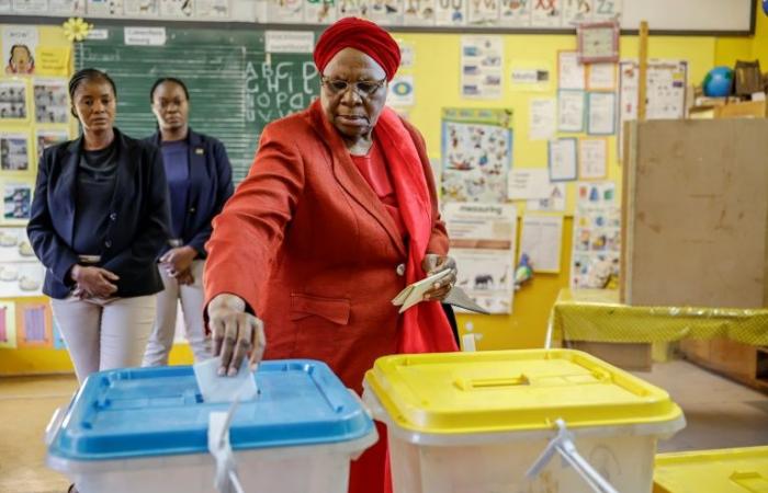 Contratiempo electoral en Namibia, votación prolongada ante enormes colas