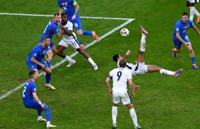 Una exhibición increíble muestra la patada desde arriba de Jude Bellingham para Inglaterra y el héroe olímpico del equipo GB ganando el oro.