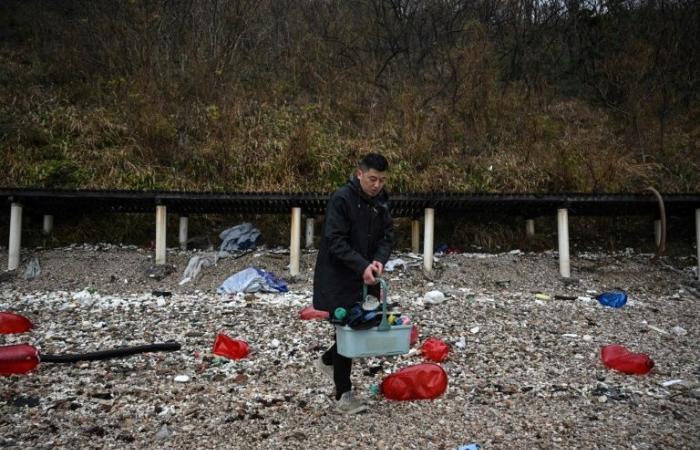 En una isla china, los residuos plásticos se reciclan y se convierten en obras de arte.