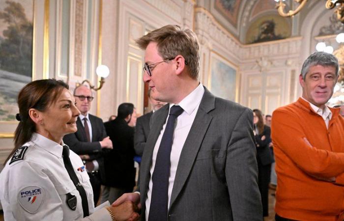 “Una mujer comprometida”: la directora de la policía de Hérault se marcha, el prefecto le rinde homenaje