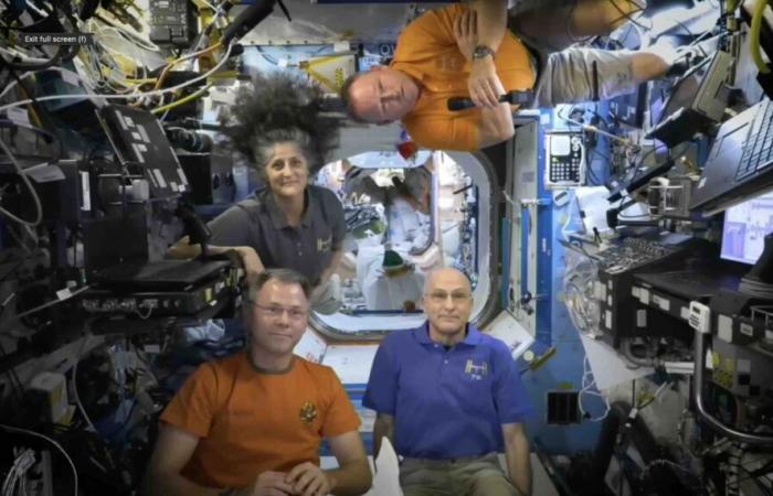 Los astronautas de la Estación Espacial Internacional continúan una larga tradición de celebrar el Día de Acción de Gracias en el espacio