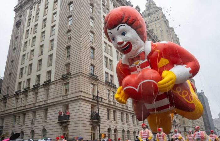 Al menos 21 arrestados después de que una protesta interrumpiera el desfile del Día de Acción de Gracias en la ciudad de Nueva York