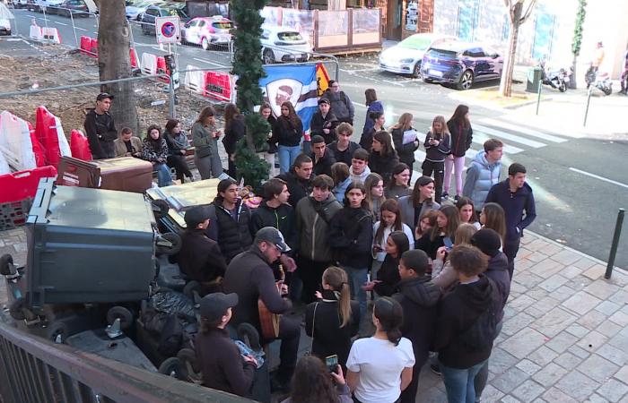 Ira de los estudiantes por la prohibición del idioma corso durante los debates de la Asamblea