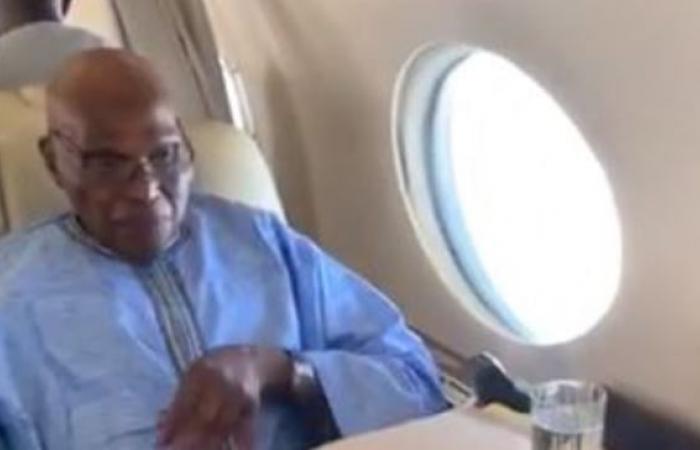 Yo Abdoulaye Wade, el jet privado y el regreso discreto a París