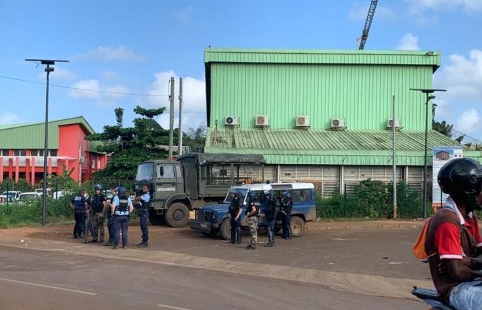 enfrentamientos frente a una escuela secundaria, un informe condenatorio sobre la prisión y el departamento condenado