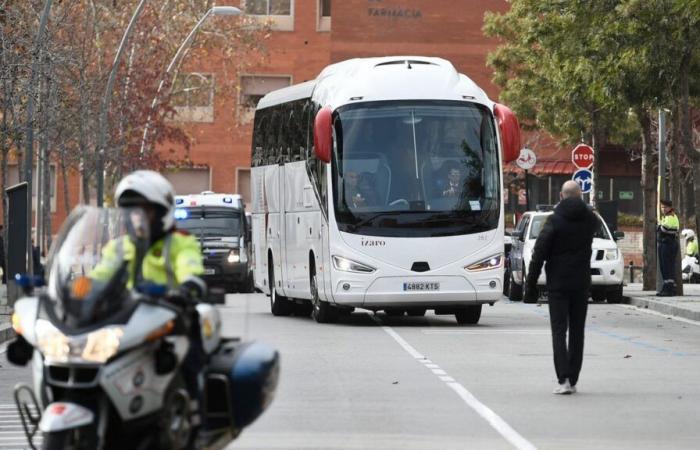 No duró mucho: así fue el fuerte choque del recién estrenado bus del Real Madrid tras perder ante el Liverpool