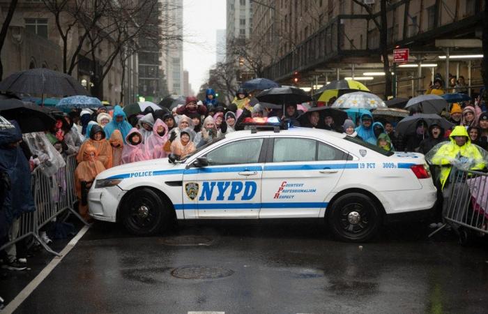 Manifestantes pro palestinos detienen brevemente el desfile del Día de Acción de Gracias de Macy’s