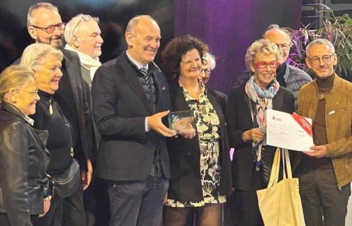 Escosse: Catherine Cooper premiada en el salón literario Le Touquet