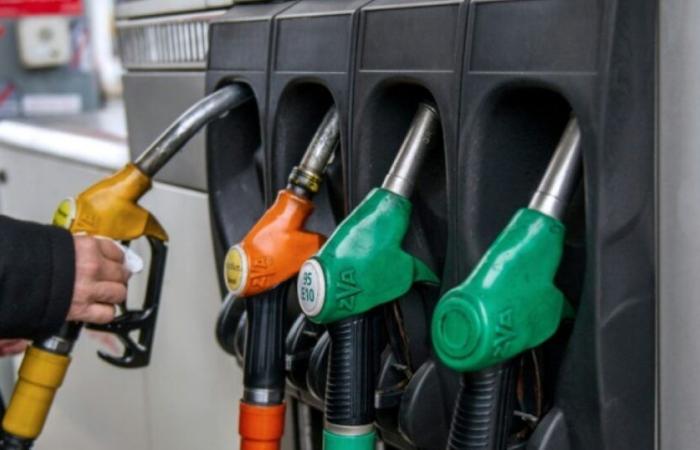 El precio de la gasolina sin plomo se mantiene estable, ligero aumento el del diésel