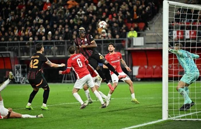 ¡El fatídico momento del partido AZ Alkmaar – Galatasaray! El gol de Osimhen fue anulado por fuera de juego, la expectativa de penalti no tuvo éxito