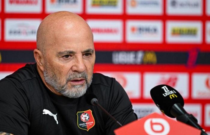 Jorge Sampaoli (Stade Rennais) dispara a sus atacantes antes del partido contra el Saint-Étienne – Ligue 1 – J13 – Rennes-Saint-Etienne