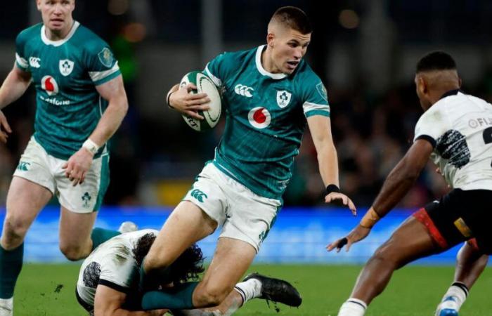 El irlandés Prendergast continúa en su primer partido contra Australia