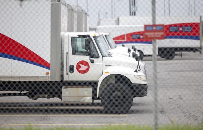 Correos de Canadá despide a trabajadores en huelga