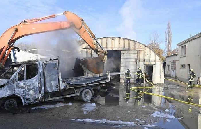 Drome. Un violento incendio devasta dos hangares de una empresa en La Bâtie-Rolland