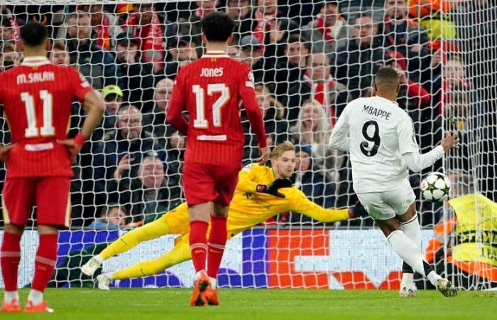 Mbappé falla un penalti: el calvario del delantero de la Real en Liverpool