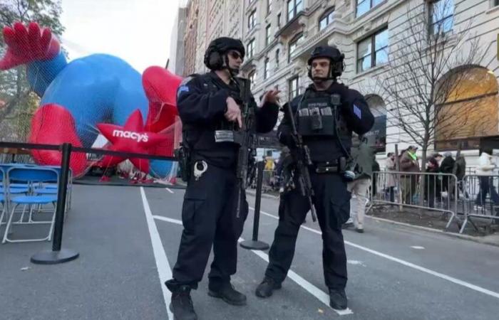 La policía de Nueva York se preparó para mantener segura a la audiencia del Desfile del Día de Acción de Gracias de Macy’s