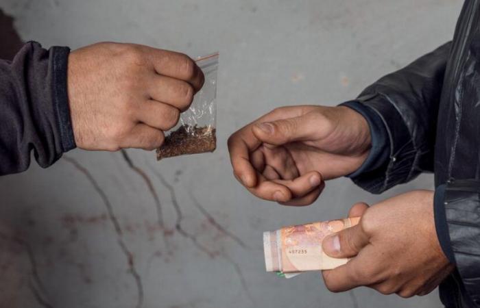 Niños privados de un comedor por culpa del tráfico de drogas frente a su escuela