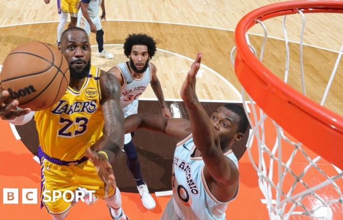 El triple-doble de LeBron James ayuda a Los Lakers a vencer a los San Antonio Spurs