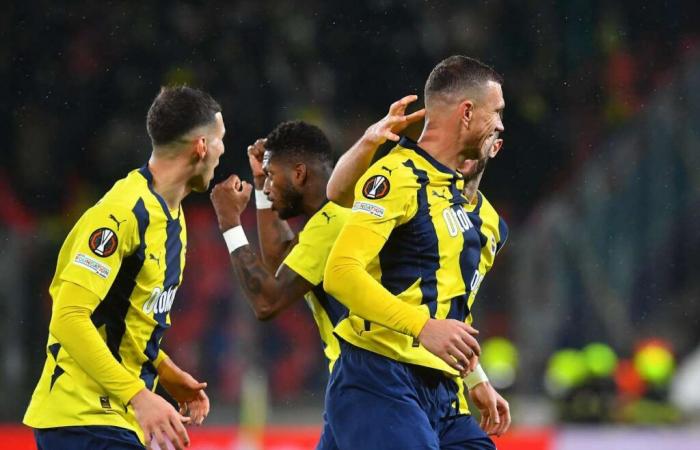 El Fenerbahçe de José Mourinho vence en la Europa League al Slavia Praga