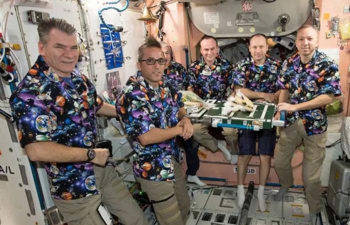 Los astronautas de la Estación Espacial Internacional continúan una larga tradición de celebrar el Día de Acción de Gracias en el espacio