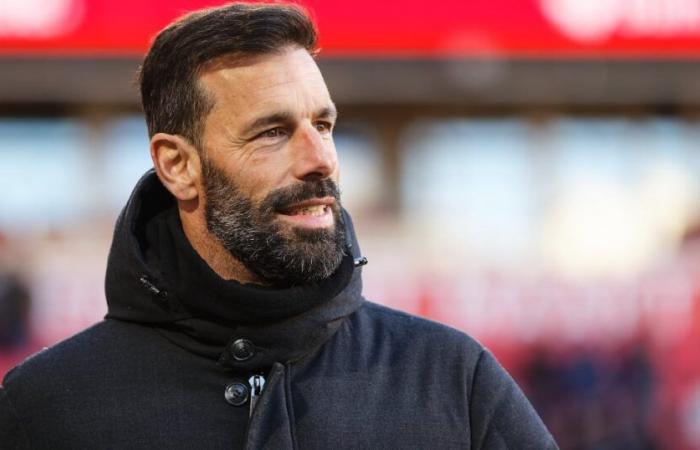 Van Nistelrooy regresa a un banquillo de la Premier League