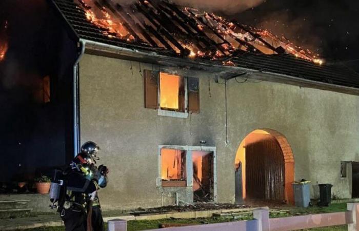 Pont-sur-l’Ognon. Una casa destruida por un incendio en mitad de la noche