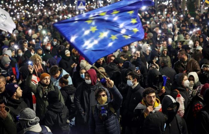 Nuevos enfrentamientos, Francia pide “respetar el derecho a manifestarse pacíficamente”