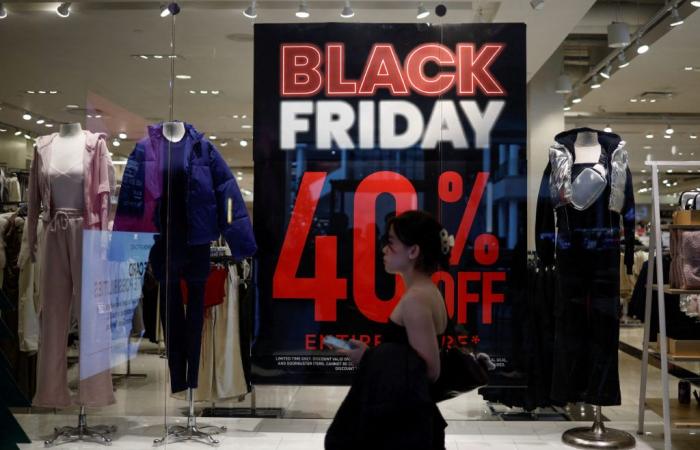 Los minoristas esperan que las mejores ofertas del Black Friday impulsen a los compradores navideños