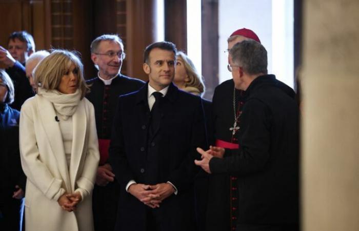 Con bata blanca, bufanda grande y guantes, Brigitte Macron hace una aparición notable en Notre-Dame de París: Femme Actuelle Le MAG