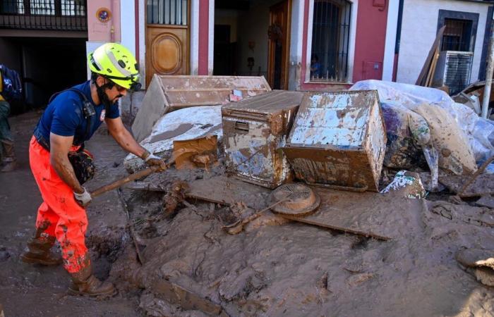 España: Después de las inundaciones, las víctimas luchan por enderezar la cabeza