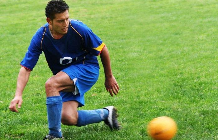 erupción de entrenamiento en un futbolista