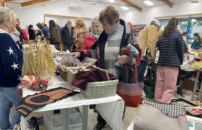 Éxito inesperado del mercadillo de las costureras