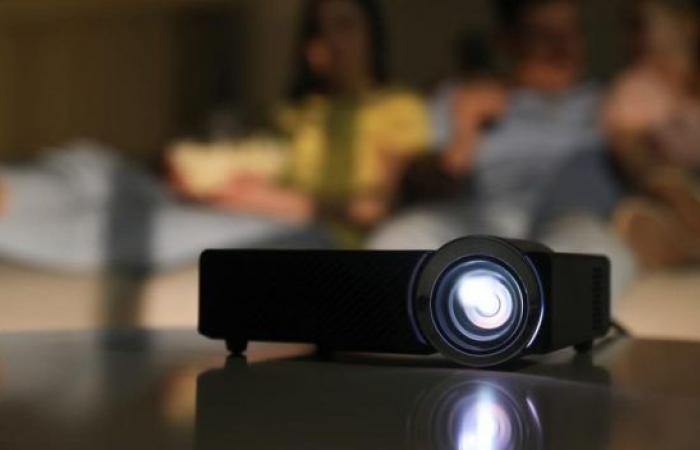 Este vídeoproyector de Optoma, el favorito de los cinéfilos, ve bajada de precio por el Black Friday