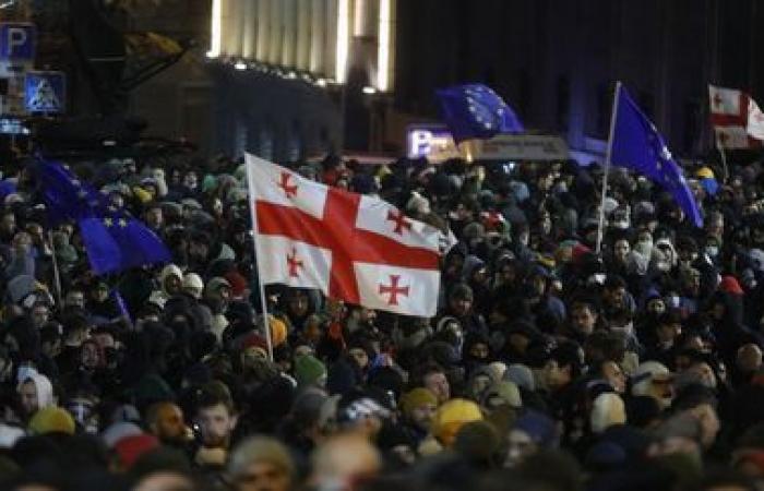 En Georgia, la policía lanza gases lacrimógenos contra manifestantes proeuropeos