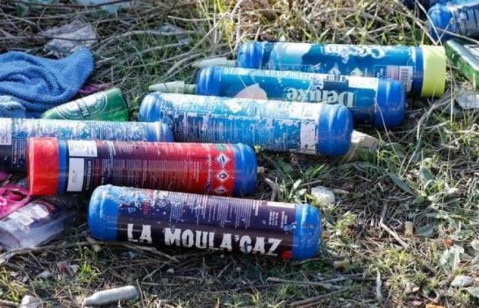 Lyon declara la guerra al gas de la risa y prohíbe su consumo en la vía pública