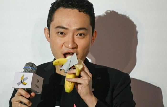 Justin Sun se come el mismo día el plátano que compró por 6 millones de euros