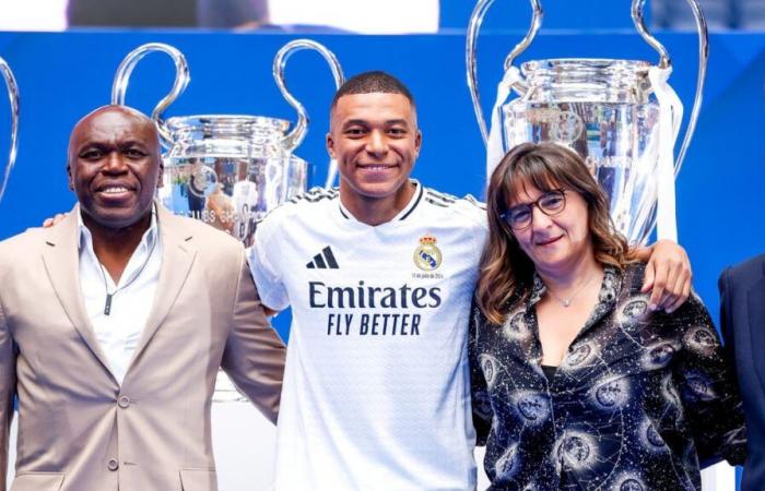 La madre de Mbappé llama a un periodista, él duda