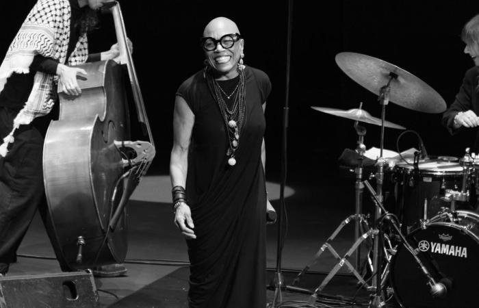 En Courbevoie, un espectador sabotea el concierto de Dee Dee Bridgewater a causa de una keffiyeh…