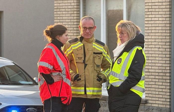 Las imágenes muestran cómo un autobús de De Lijn es embestido por un tren: “Veinte niños a bordo, el conductor ha evitado una catástrofe” (Zedelgem)