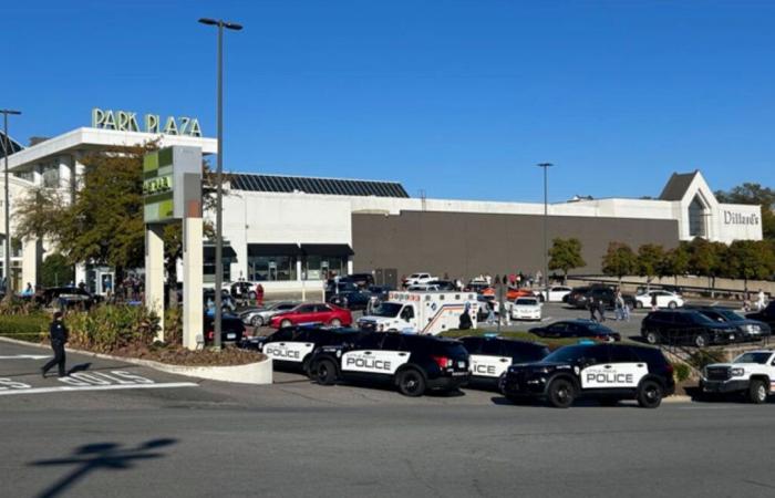 En pleno Black Friday, tiroteo en un centro comercial en Arkansas deja tres heridos